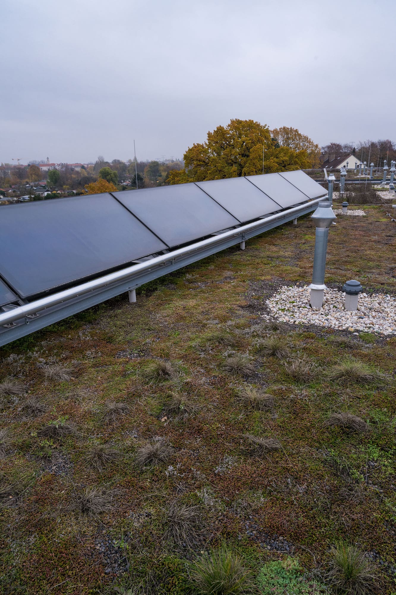 Solarthermie-Anlage auf Retentionsdach