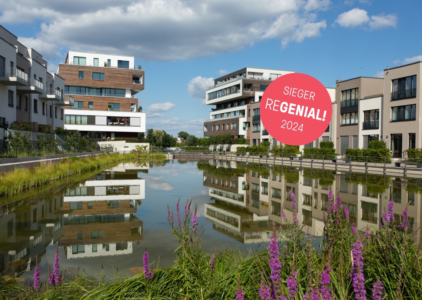 Wasserbecken im Quartier 52° Nord mit Sieger-Batch des Regenial Wettbewerbs