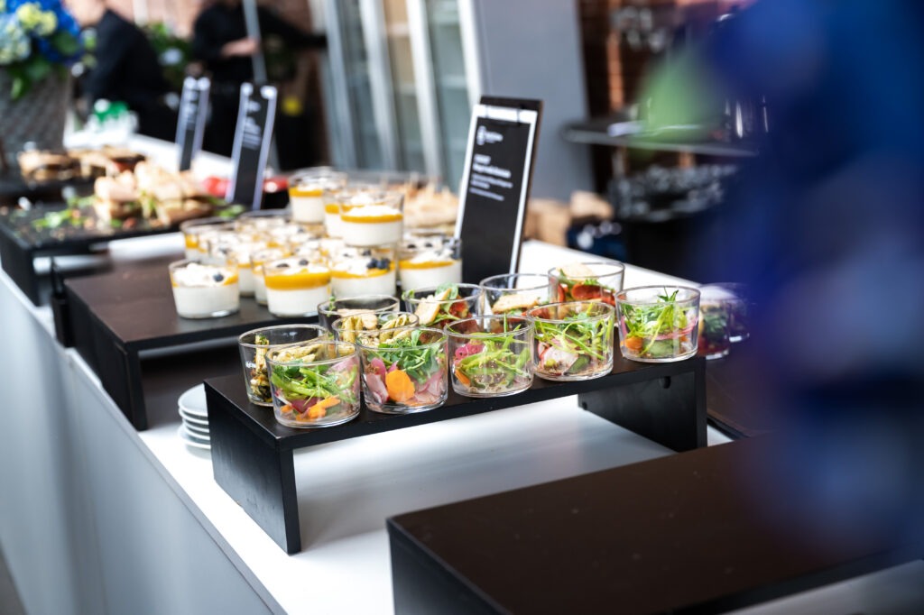 Blick auf das Buffet des Caterings