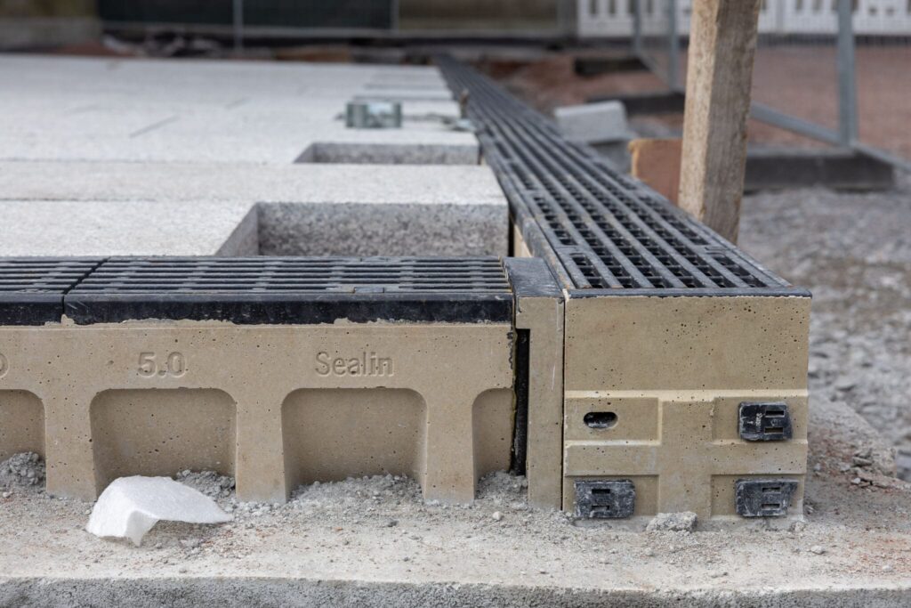 Kastenrinnen als zusätzliche Entwässerungseinrichtungen