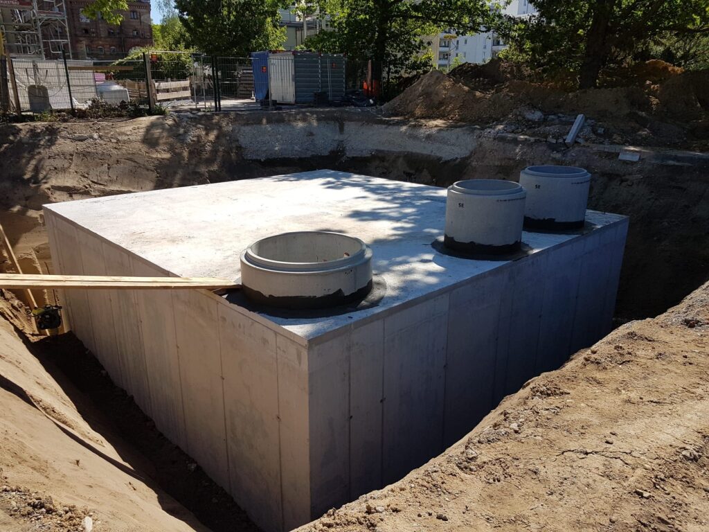 Betonzisterne in der Baugrube