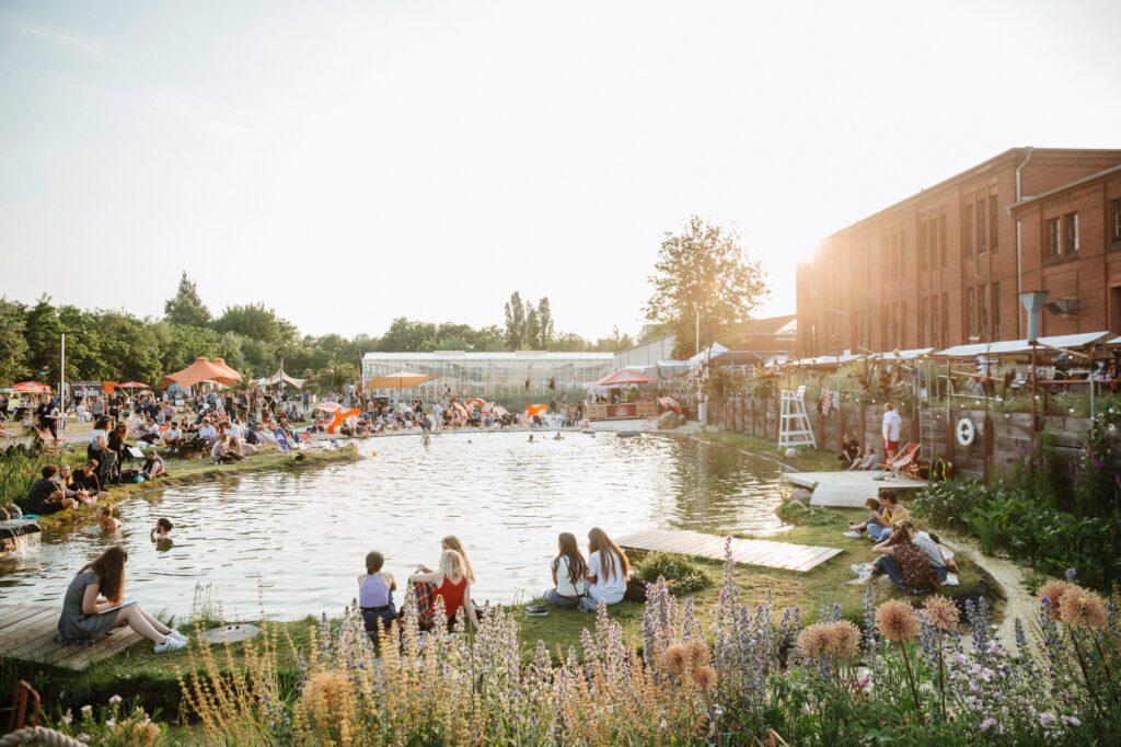 Wasserbecken auf dem Gelände der Malzfabrik - Malzwiese-Festival
