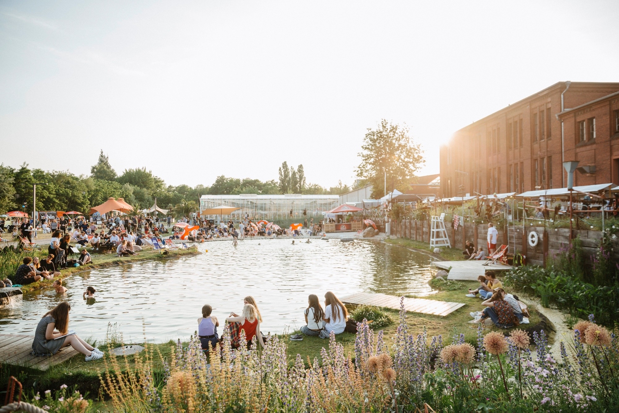 Wasserbecken auf dem Gelände der Malzfabrik - Malzwiese-Festival