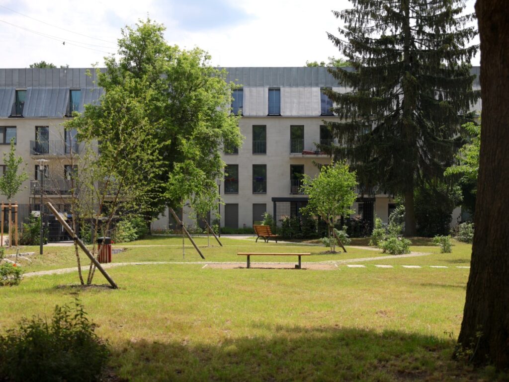 Grünfläche des Neubauprojekts