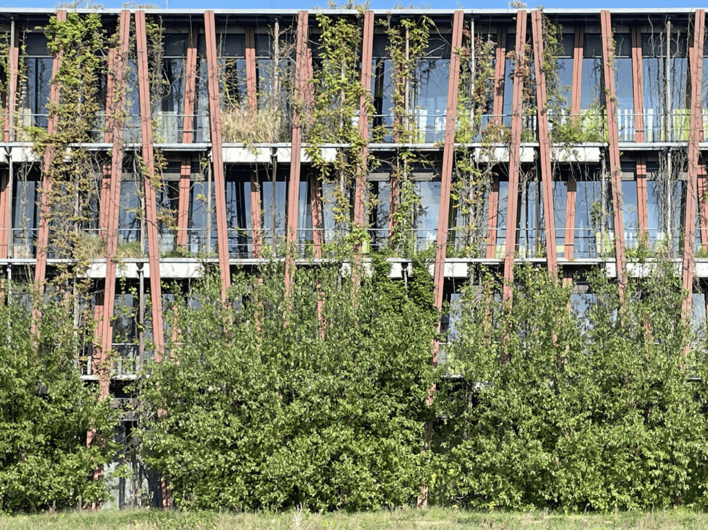 Südfassade des Physik-Instituts der HU-Berlin