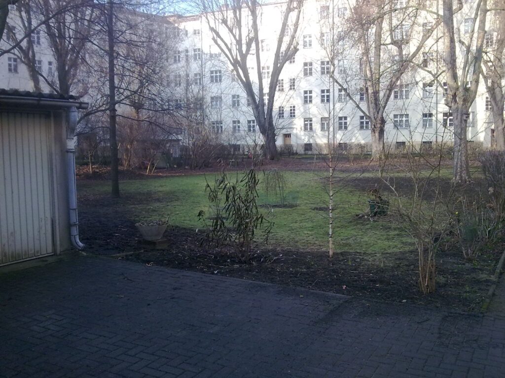 Vorher: Innenhof vor Beginn der Gebäudesanierung/Modernisierung/Umgestaltung