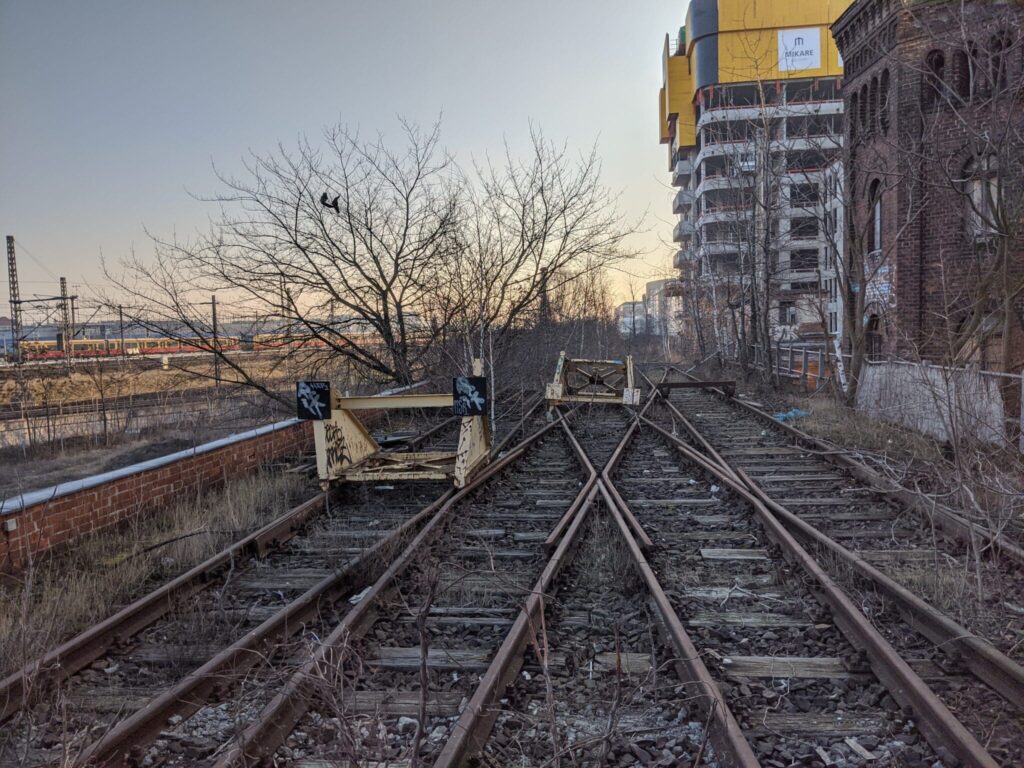 Das historische Eisenbahnviadukt zur Packkammer des Postbahnhofs vor Projektstart