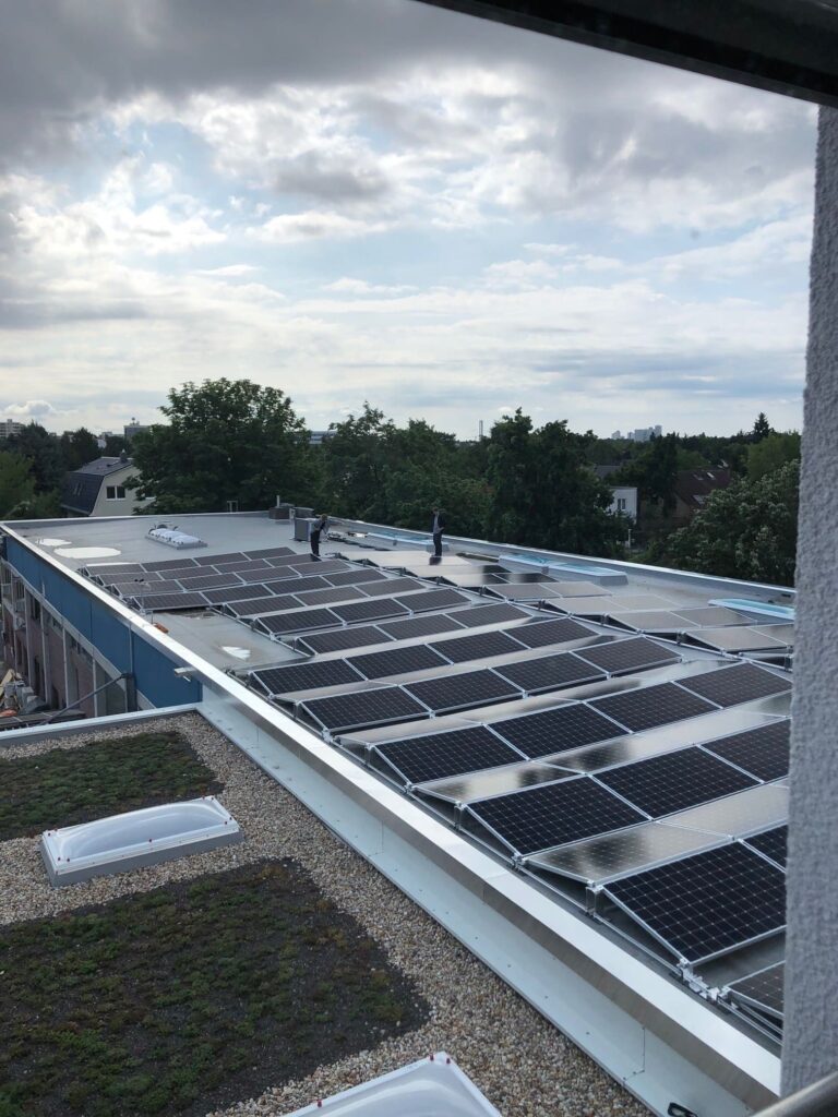 Dach neu mit Photovoltaikanlage