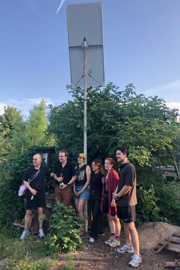 Studierende des TU Energieseminar feiern den Projektabschluss