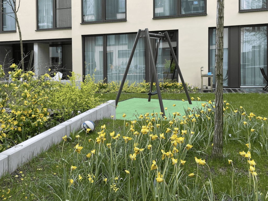 Hof 1 - Spielplatz auf dem Dach der Tiefgarage
