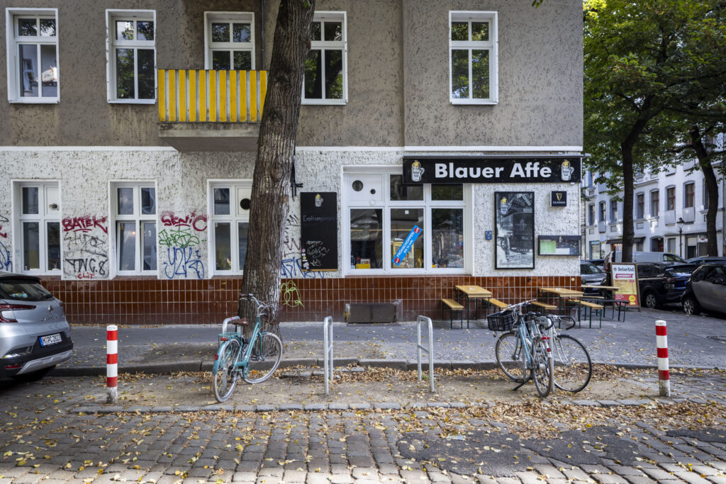Entsiegelte Stellfläche mit Fahrradbügel
