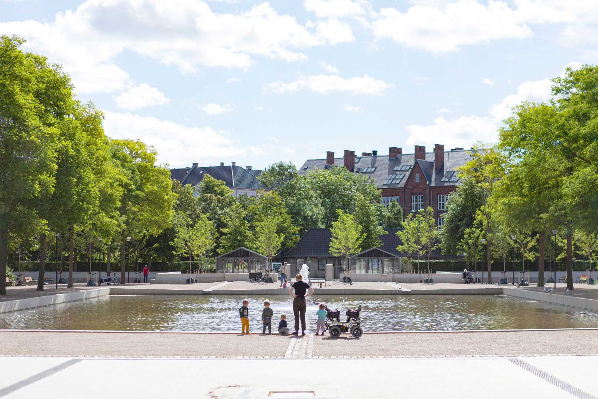 Um Starkregen in Kopenhagen entgegenzuwirken wurde ein Regenwassersammelbecken im Enghavepark errichtet.